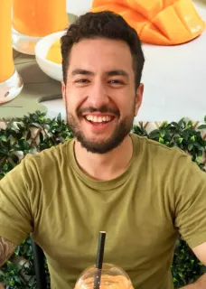 抠图换背景示意